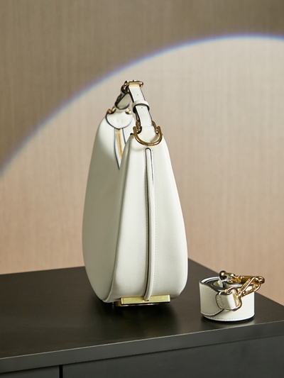 フェンディバッグ背面デザイン